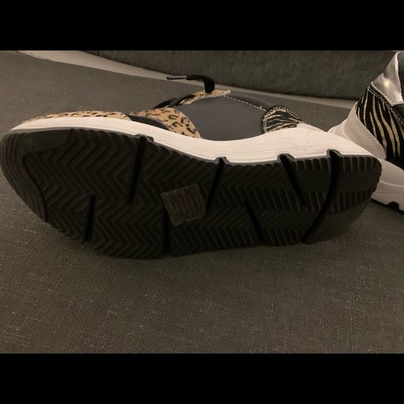 Steve Maddens size 7.5. Worn once only inside. - Picture 3 of 4